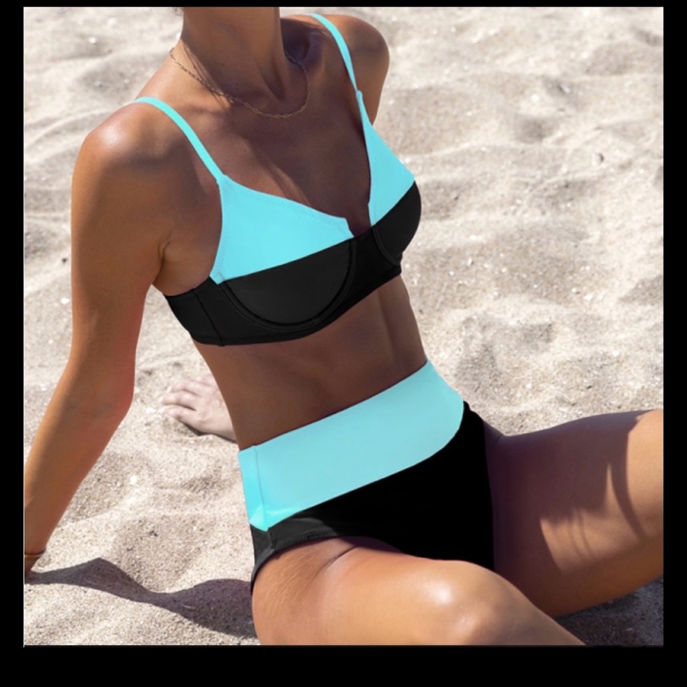 Sporty Black and Blue Bikini with High-Waisted Design